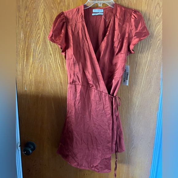 Urban Outfitters Beau Satin Short Sleeve Wrap Dress - Picture 3 of 7
